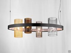 Armonia Lampe suspendue à 4 lumières avec cylindres en verre en combinaison multicolore 2 : ambre-balloton, terre brûlée-rigadin vertical, fumé-rigadin allongé et cristal-rigadin torsadé ; cadre en anneau métallique noir et cuivre