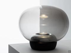 Lampe de table à globe de verre fumé La Mariée