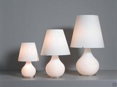 Lampe à poser en verre opaline Eternity - trois dimensions disponibles