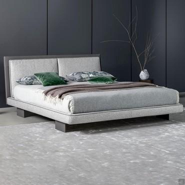 Lit double avec tête de lit en cuir et coussins en tissu Tara de Bonaldo