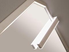 Specchio da bagno con profilo in alluminio Alfa, con faretto a LED Two