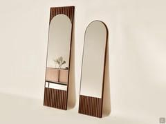 Miroir d'entrée en bois massif Domu en frêne teinté brun