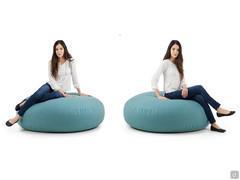 Exemple d'assise sur le pouf Cherie Soft