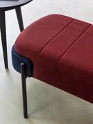 Détail du revêtement de l'assise effet matelassé