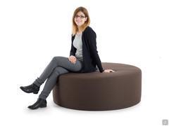 Exemple d'assise sur le pouf Cherie