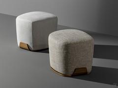 Pouf ou repose-pieds design pour la chambre Olos de Bonaldo, pouvant être assorti au lit du même nom