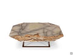 Table basse Octagon - variante du plateau en marbre Blue Island et structure fine en laiton