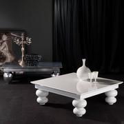 Une paire de tables basses de salon Bloomy