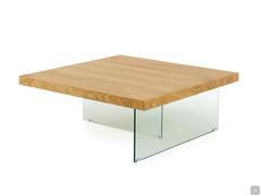 Table basse avec plateau en bois de chêne et pieds en verre fumé