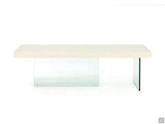 Table basse en laqué mat RAL 1013 Blanc Perlé avec pieds en verre transparent