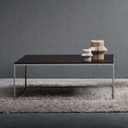 Table basse avec pied en métal avec dessus disponible en 3 tailles