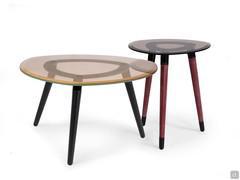 Tables d'appoint au design recherché avec trépied en revêtement cuir