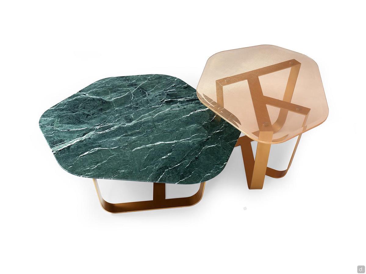 Duo de tables basses avec plateau irrégulier Gravel en marbre Vert Alpin et verre Golden Mesh Extra Clear