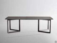 Table avec pied en bois massif Opus