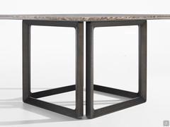 Table à manger carrée 160x160 avec pied massif Opus