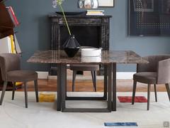 Table en marbre avec pied en bois massif Opus pour une salle à manger élégante