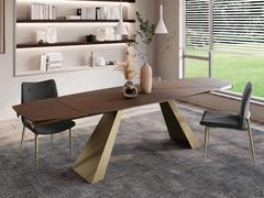 Table extensible Desire, avec plateau en céramique oxyde brun mat et base métallique vernis bronze