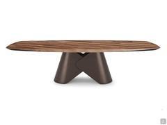 Table avec plateau en bois dans la version exclusive "Masterwood" Scott de Cattelan