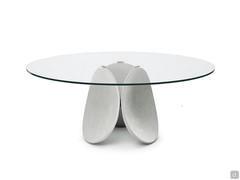 Version de table avec plateau en verre sur fond blanc