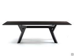 Table rectangulaire au design modern Larkin en bois de chêne avec base en bois massif et plateau laqué à pore ouvert noir
