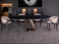 Bon Bon Table avec plateau elliptique en marbre Nero Marquinia et base en laiton bruni