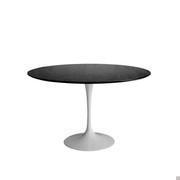 Table Saarinen bicolore avec plateau en mélaminé liquide mat noir et structure en aluminium laqué mat blanc