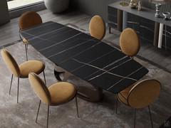 Ellis Table dans la version avec plateau en tonneau extensible jusqu'à 300 cm, ici proposée en céramique dans l'élégante variante sahara noir mat.