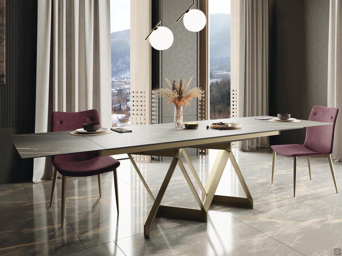 Table extensible en céramique effet marbre avec pied en métal Ship - plateau et allonges en céramique mate Noir Desire et piètement bronze