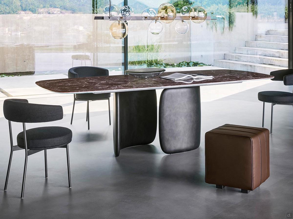 Table avec base centrale de design Mellow de Bonaldo, plateau en marbre Emperador