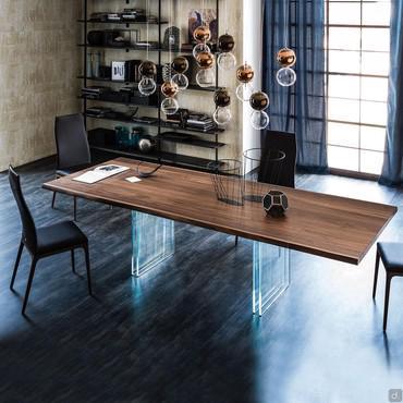 Table avec pieds en verre et plateau en bois de noyer caneletto Ikon par Cattelan