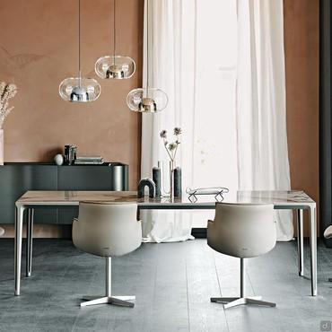 Table minimaliste Boulevard di Cattelan