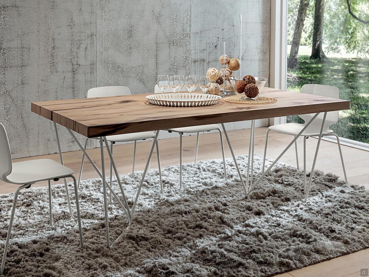 Table de salle à manger à tréteaux en métal Alastor