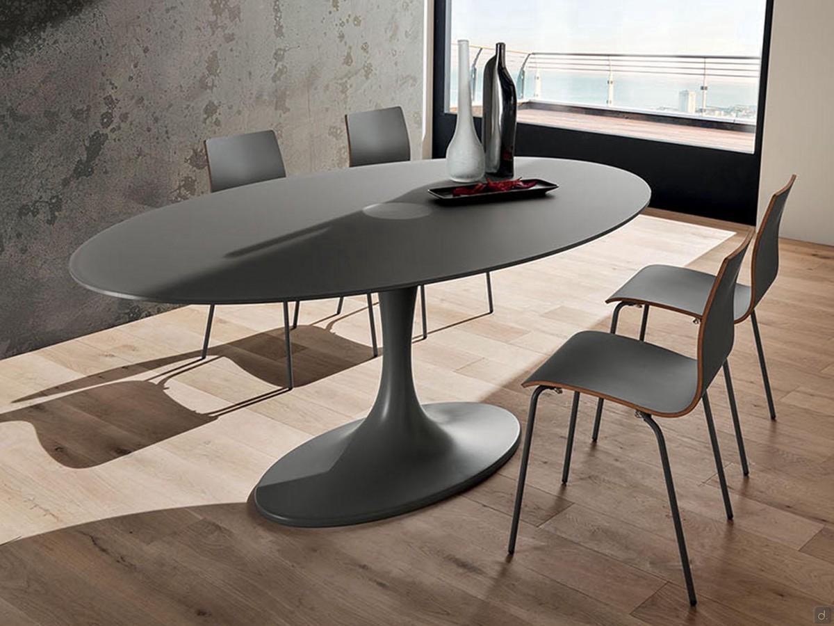 Table de salon ovale design Dudley dans la version avec plateau en verre laqué gris mat. Également disponible avec un plateau en bois, en stratifié Fenix ou en Laminam.