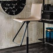 Tabouret pivotant en cuir avec structure en acier chromé