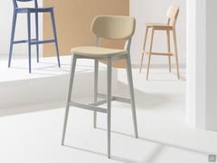 Tabouret de bar minimaliste avec dossier et 4 pieds en bois Chloe 