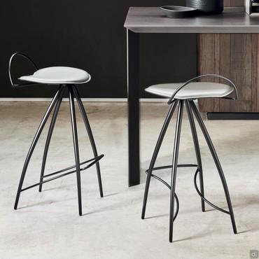 Tabouret design avec assise en cuir Coco de Cattelan