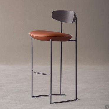 Tabouret  de bar moderne et design avec dossier en frêne Keel