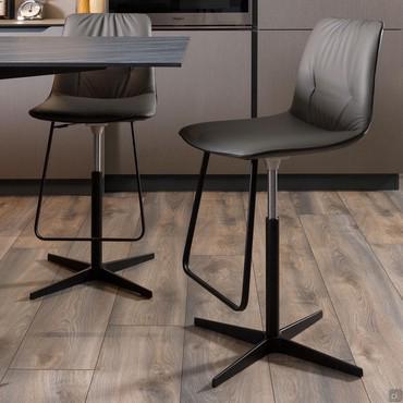 Tabouret pivotant avec dossier, pieds à 4 branches Betta