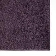 Tapis Coimbra couleur aubergine avec surjet en nylon mat en teinte