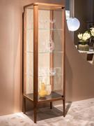 Venus Vitrine dans la version simple de 180 cm en noyer canaletto