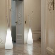 Appendiabiti dal design originale Kadou di Bonaldo con luce interna opzionale