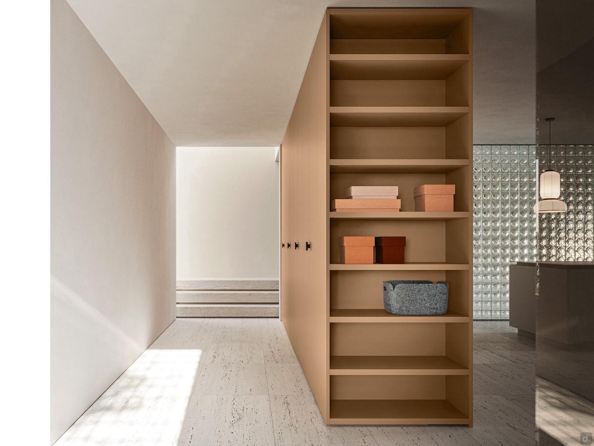 Esempio di composizioni armadi della collezione Wide con libreria finale. Tutto coordinato in nobilitato rovere laccato opaco cuoio naturale