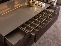 Organizer interni di serie in laccato metallico