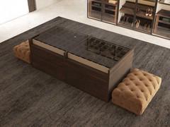 Isola Izar Lounge con struttura in melaminico T95 Royal e casseto con griglia in laccato opaco AL22 Sahara