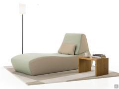 Chaise longue Bender in similpelle e tessuto antimacchia