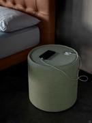 Pouf comodino Cyborg con caricatore USB per smartphone