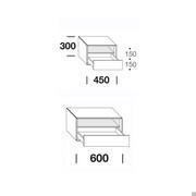 Comodini retrofiniti in appoggio per pedana, disponibili in due dimensioni con cassetto e vano a giorno superiore.