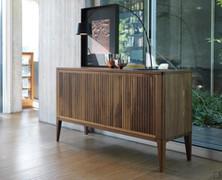 Credenza Haruko in legno massello con piedini alti - modello cm 140 p.50 h.88 a 2 ante battenti