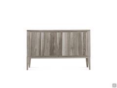 Credenza in massello di noce grigio Haruko con coppia di ante battenti e piedini alti