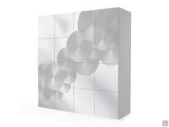 Credenza moderna con decorazioni circolari Crop in versione laccata opaca bianca. Disponibile anche con laccatura RAL